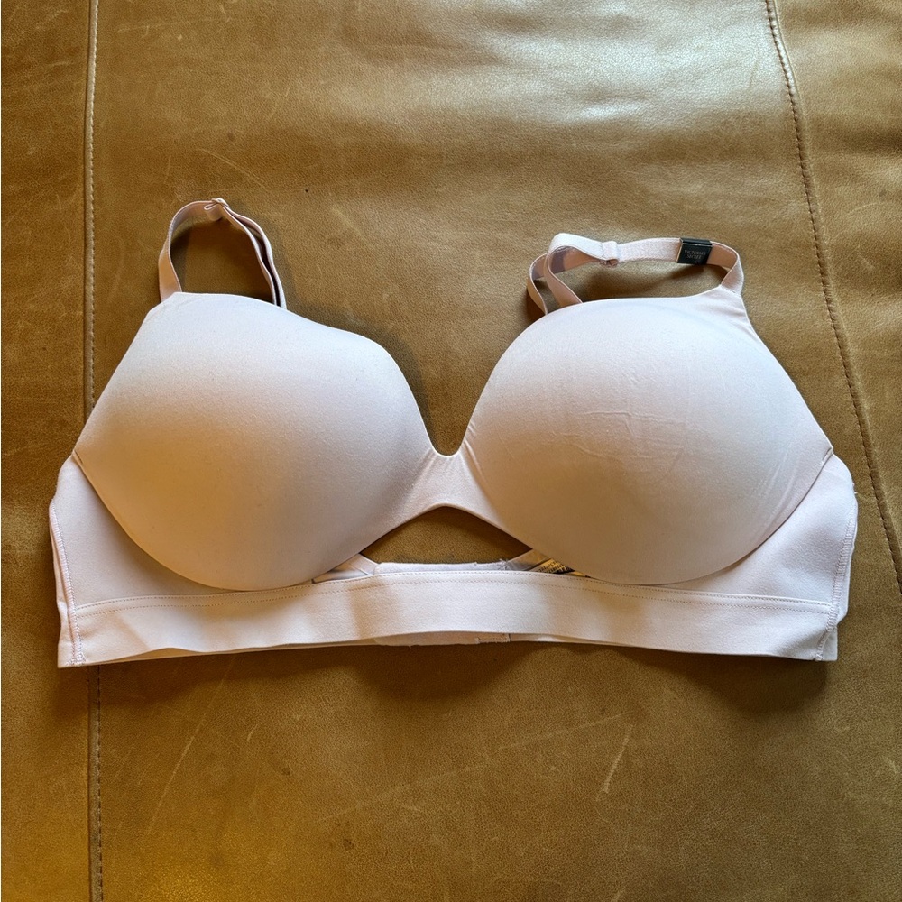 Women's Victoria’s Secret Light Pink Bra